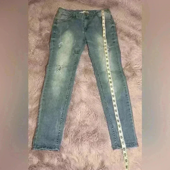 Encore 11 Distressed Skinny Jeans - Picture 6 of 7